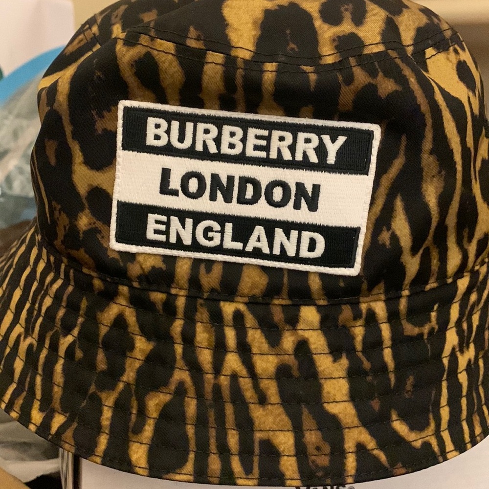 Burberry bucket hat